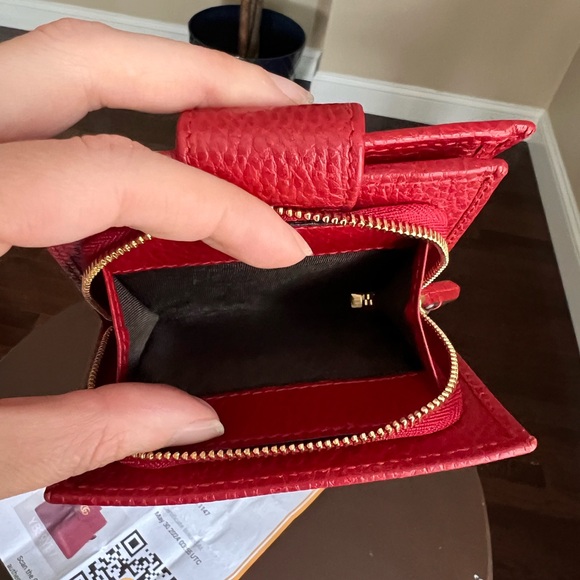 💯 Authentic Gucci Red Wallet - Picture 5 of 10